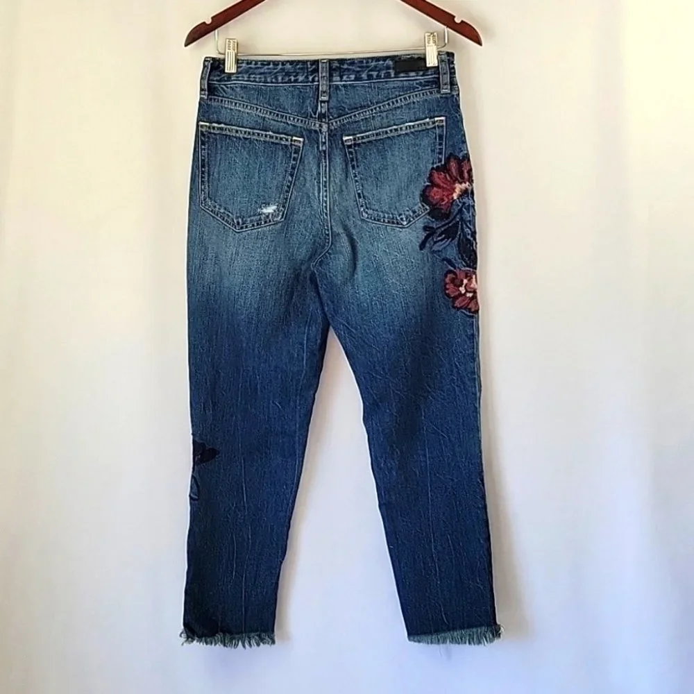 A&F Annie Hi Rise Girlfriend Distressed Ankle Jean w/ Embroidery Size 28/6